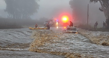 MAN PULLED FROM ROOF OF CAR AS FLOODWATERS RISE NEAR TAMWORTH